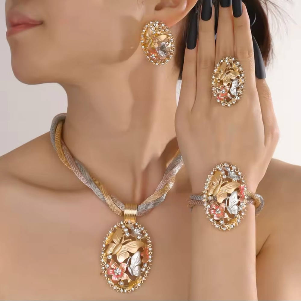 Beautiful 5 pcs. complete fashion set Necklace earrings bracelet and ring, New